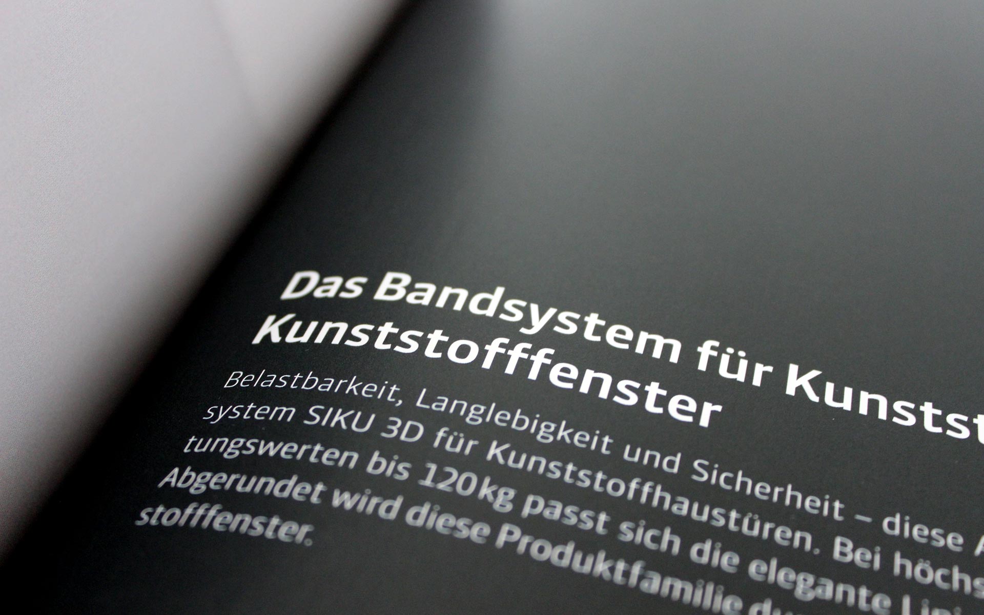 Simonswerk Handbuch 2008, Typografie, Einsatz der Corporate Typeface FF Sanuk