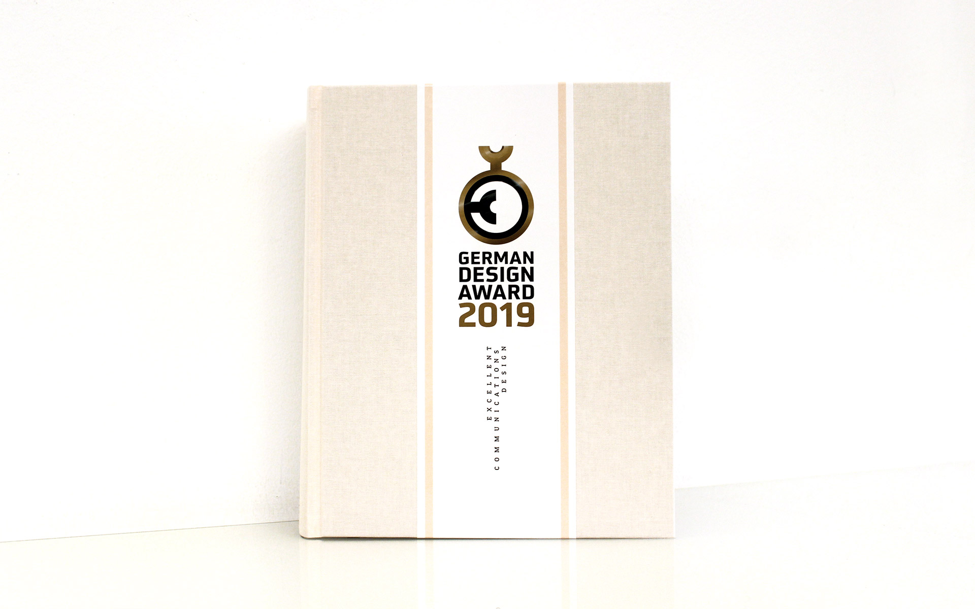 stay golden, Jahrbuch, German Design Award, 2019,  Marketing, Auszeichnung, Special Mention, Corporate Identity, Bergstation